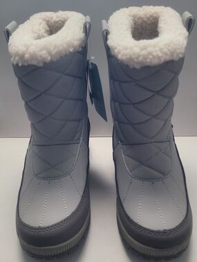 Magellan Outdoors Light Gray Quilted Winter Boots with Cream Sherpa Cuff